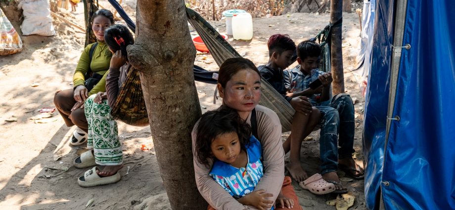 cambodians-struggle-with-displaced-lives-amid-tense-ceasefire-with-thailand
