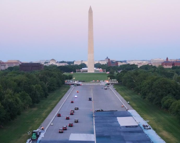 the-traitor-drives-across-lincoln-memorial-reflecting-pool-to-inspect-new-blue-coating-he’s-putting-on-it
