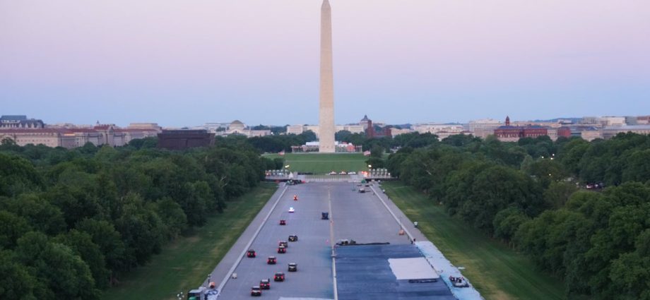 the-traitor-drives-across-lincoln-memorial-reflecting-pool-to-inspect-new-blue-coating-he’s-putting-on-it
