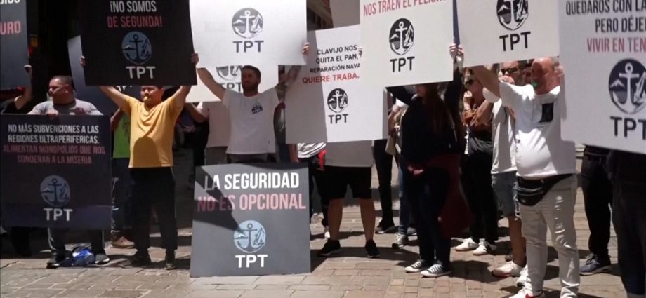 protests-in-the-canary-islands-as-virus-stricken-ship-heads-for-port