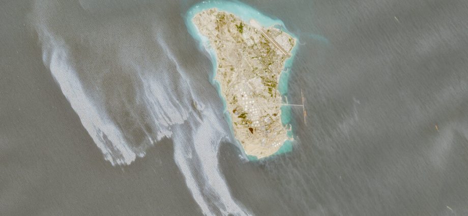 oil-slick-is-detected-off-kharg-island-in-the-persian-gulf