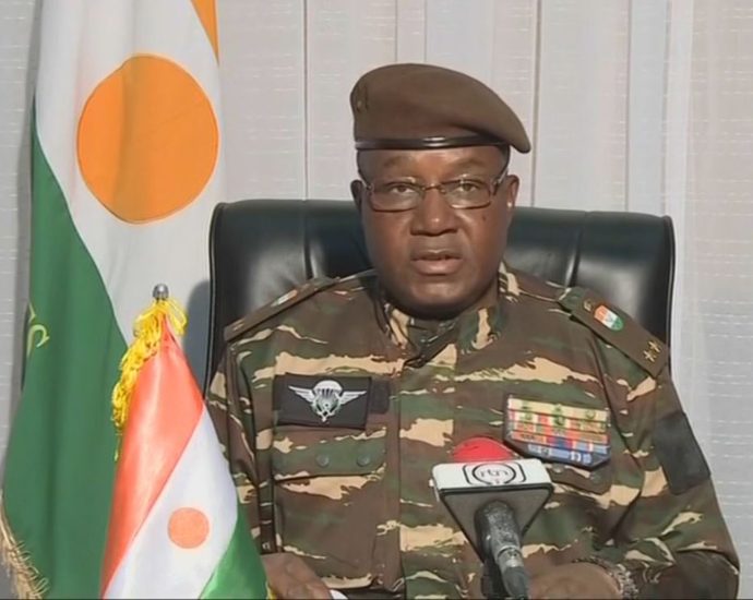 niger-suspends-nine-french-media-bodies:-watchdog-slams-‘abusive’-decision