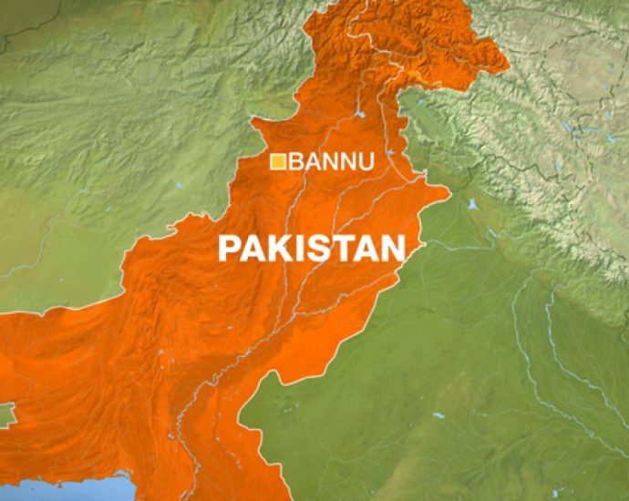 three-police-officers-killed-in-car-bomb-attack-in-northwest-pakistan