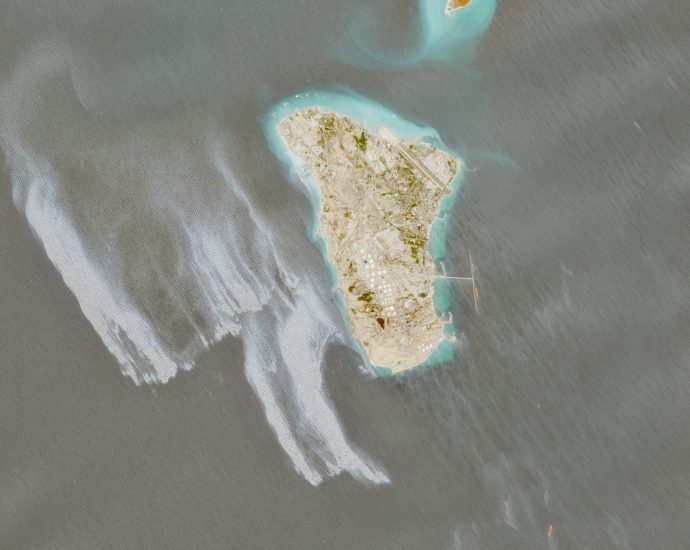 satellite-images-show-likely-oil-slick-off-iran’s-kharg-island