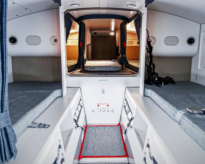 is-it-true-that-long-haul-pilots-sleep-in-secret-bunks-during-flights?