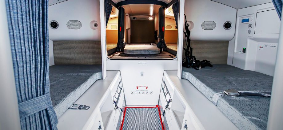 is-it-true-that-long-haul-pilots-sleep-in-secret-bunks-during-flights?