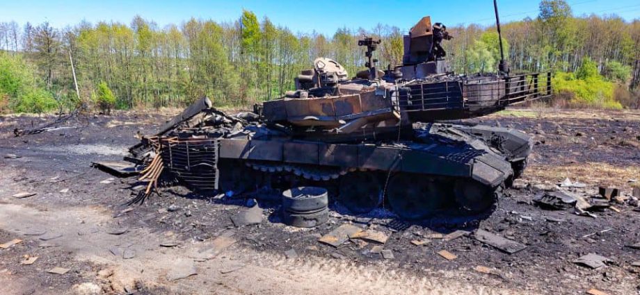 russia-is-still-receiving-modernized-t-90m,-t-80bvm,-and-t-72b3m-tanks.-all-of-them-are-built-on-soviet-era-platforms
