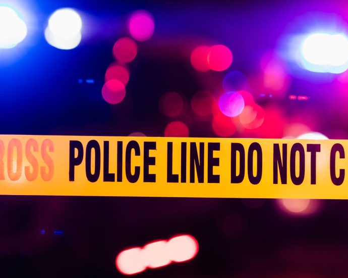 3-police-officers-injured-in-standoff,-suspect-now-in-custody