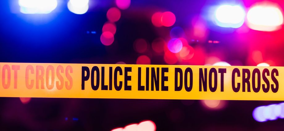 3-police-officers-injured-in-standoff,-suspect-now-in-custody