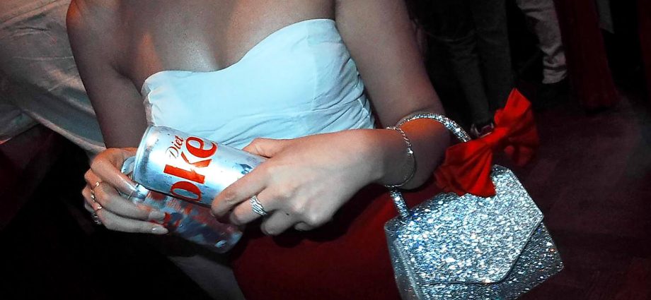 diet-coke-parties-are-all-the-rage-in-india-as-aluminum-can-shortage-bubbles-up