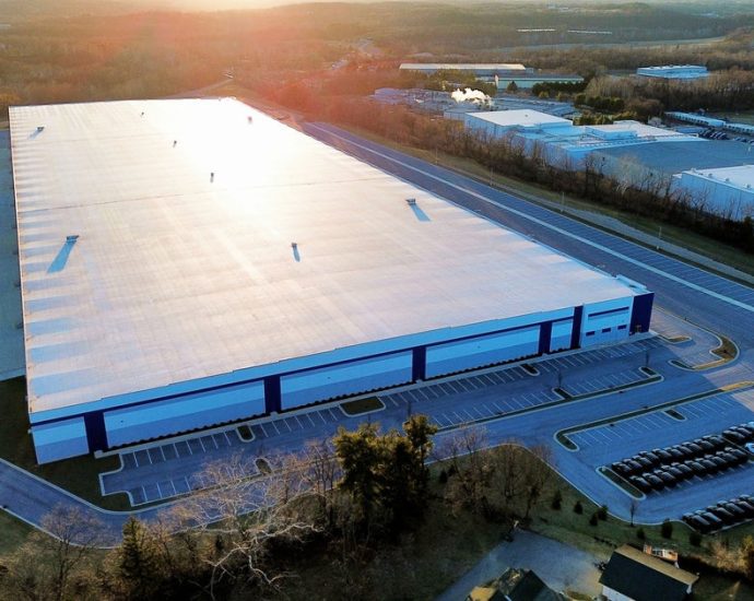 inside-the-‘rebel-alliance’-fighting-a-massive-ice-detention-center