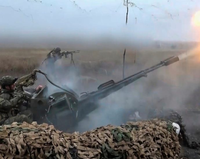 russia-kills-three-ukrainians-in-24-hours,-accuses-kyiv-of-violating-truce