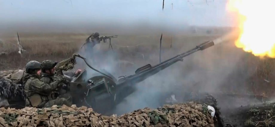 russia-kills-three-ukrainians-in-24-hours,-accuses-kyiv-of-violating-truce