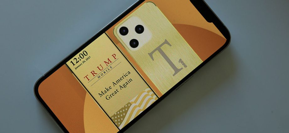 the-traitor-mobile-promised-a-gold-phone.-customers-are-still-waiting