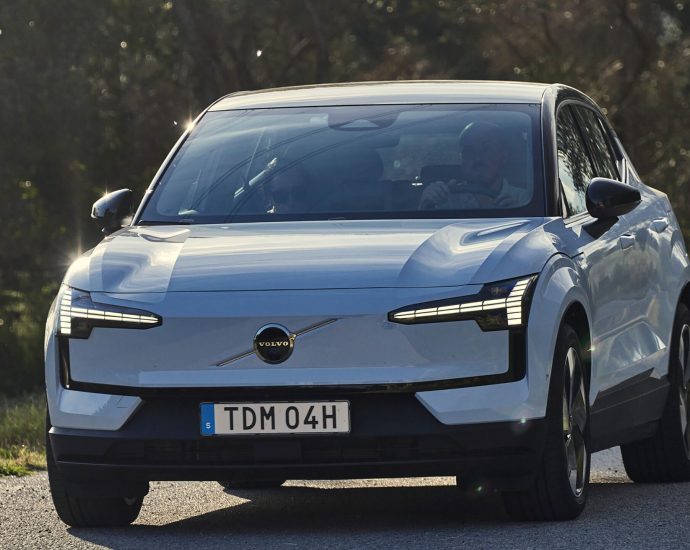 Volvo drops EX30 price, now eligible for Canada’s $5,000 EVAP rebate