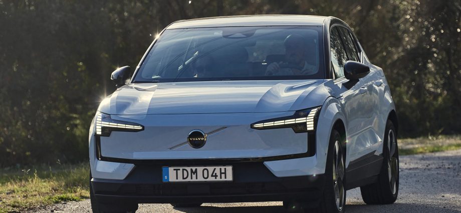 Volvo drops EX30 price, now eligible for Canada’s $5,000 EVAP rebate