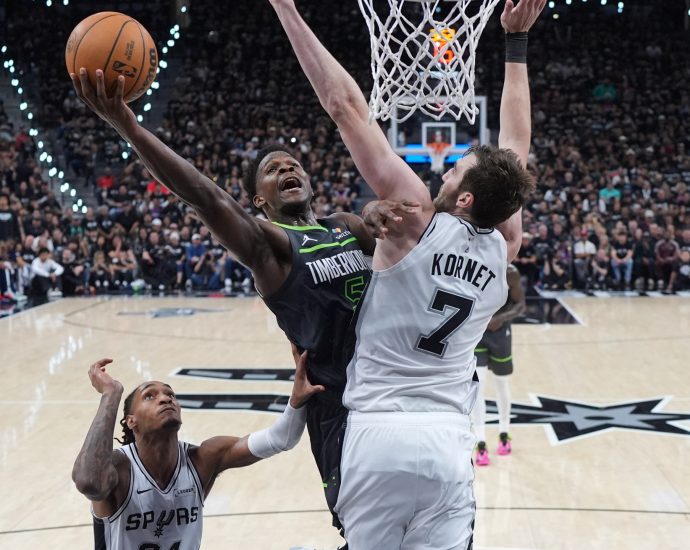 timberwolves-win,-tie-playoff-series-after-spurs’-wembanyama-is-ejected