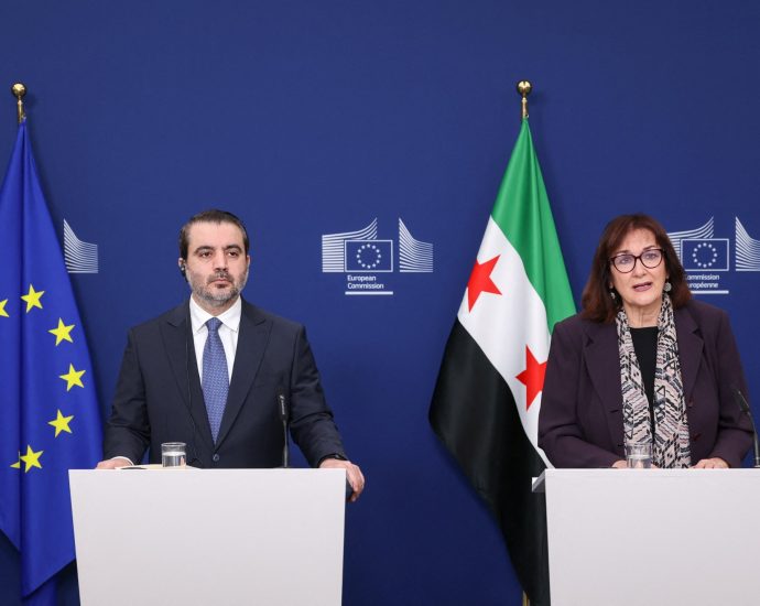 eu-agrees-to-restore-full-trade-ties-with-syria
