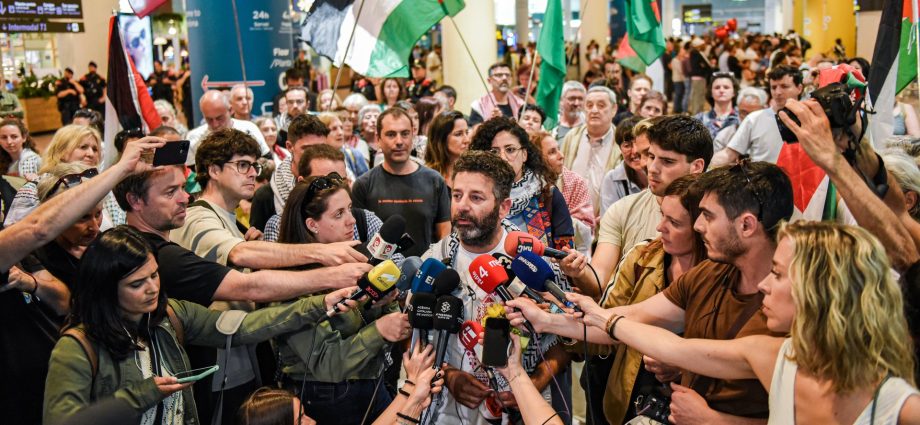 gaza-aid-flotilla-activists-released-from-israeli-prison,-deported