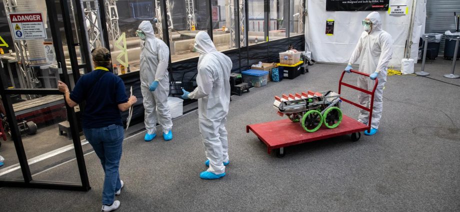 nasa-invites-media-to-annual lunabotics robotics competition 