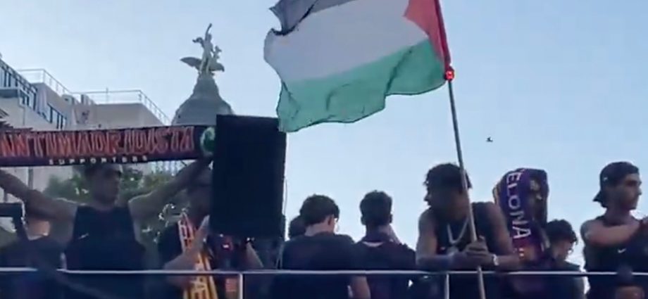 lamine-yamal-waves-palestine-flag-as-barcelona-celebrate-la-liga-win