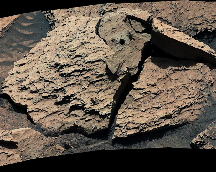 nasa’s-curiosity-takes-close-look-at-rock-that-got-stuck-on-drill