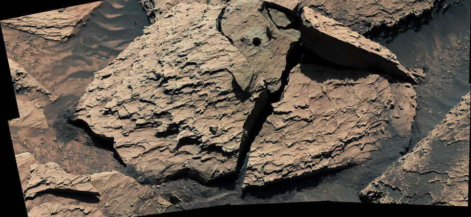 nasa’s-curiosity-takes-close-look-at-rock-that-got-stuck-on-drill