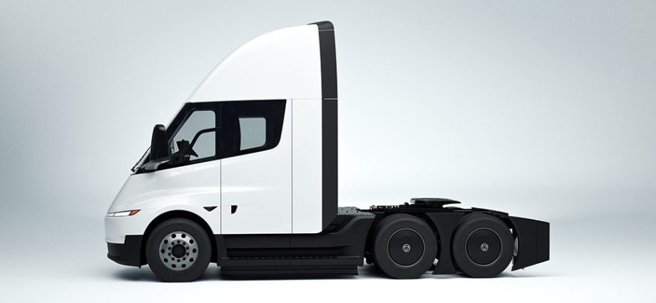 wattev-orders-370-tesla-semis-for-deployment-in-california