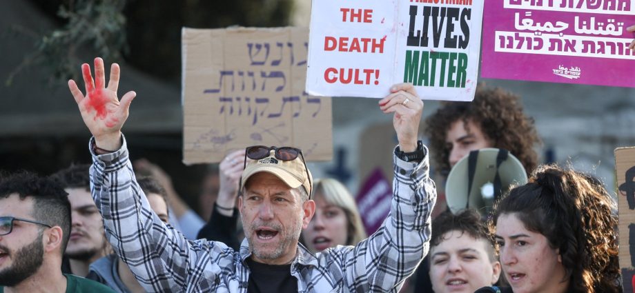israel-approves-law-on-public-trials,-death-penalty-for-october-7-detainees