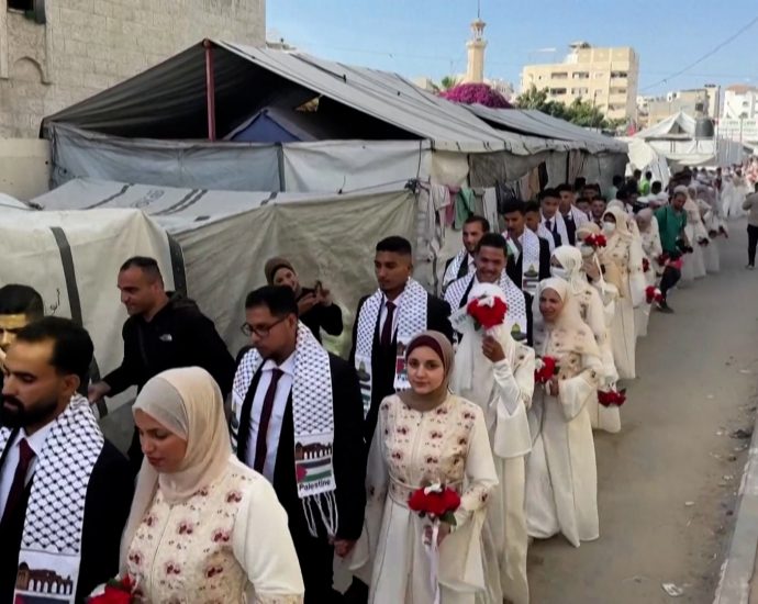mass-wedding-brings-brief-joy-to-couples-in-devastated-gaza