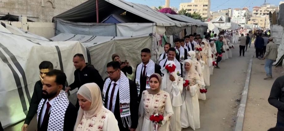 mass-wedding-brings-brief-joy-to-couples-in-devastated-gaza