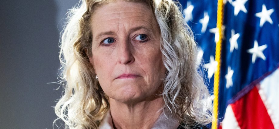 gop-rep.-jen-kiggans-faces-backlash-for-agreeing-with-‘cotton-picking’-comment-about-hakeem-jeffries