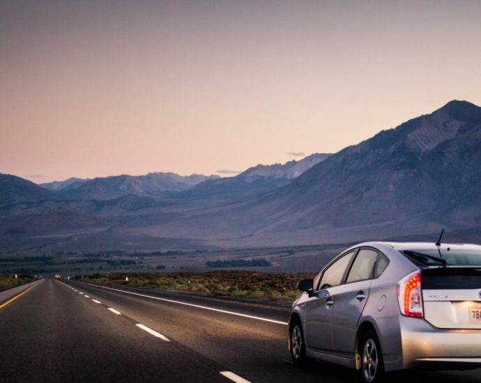 Japan’s Hybrid Car Strategy Gains Ground as EV Demand Rises