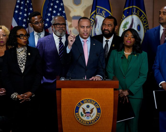 ‘cotton-picking’:-us-lawmaker-condemned-for-racist-comment-about-jeffries