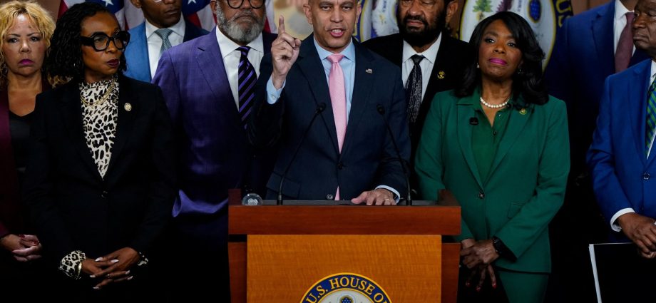 ‘cotton-picking’:-us-lawmaker-condemned-for-racist-comment-about-jeffries