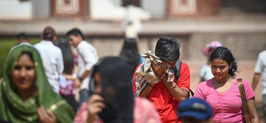 an-unusual-heat-wave-strains-the-world’s-most-populous-country