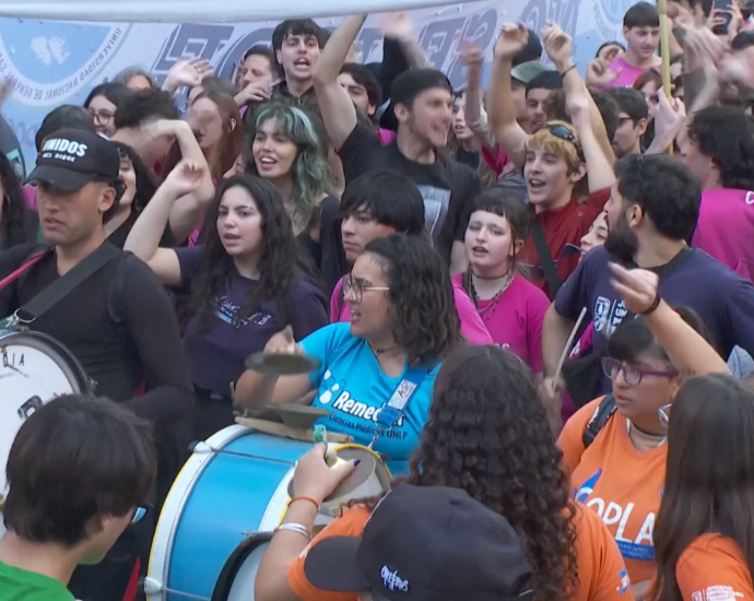 argentines-protest-against-milei’s-defunding-of-public-universities