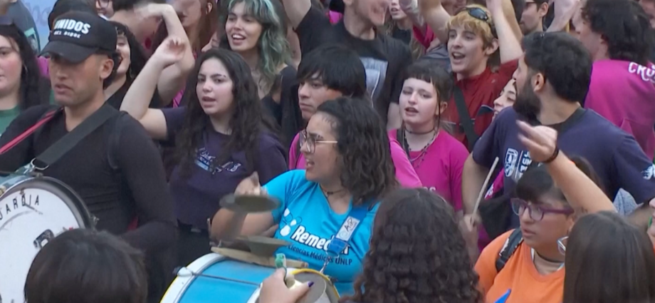 argentines-protest-against-milei’s-defunding-of-public-universities