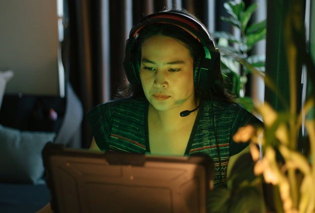 this-coding-school-teaches-us-how-to-hack-the-system-at-large