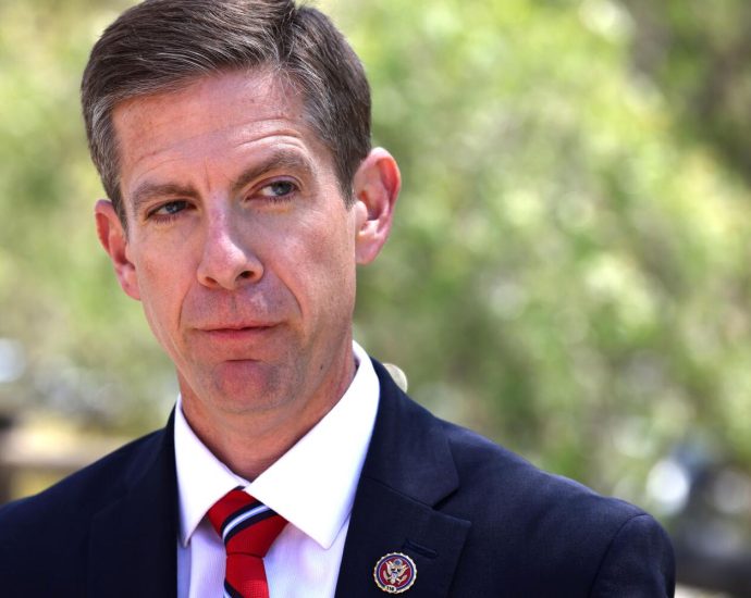 ice-puts-new-restrictions-on-members-of-congress-inspecting-detention-centers