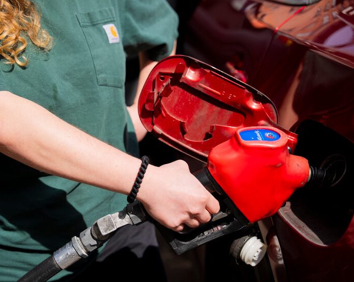 fuel-prices-drive-sales-of-evs,-just-not-in-the-us.