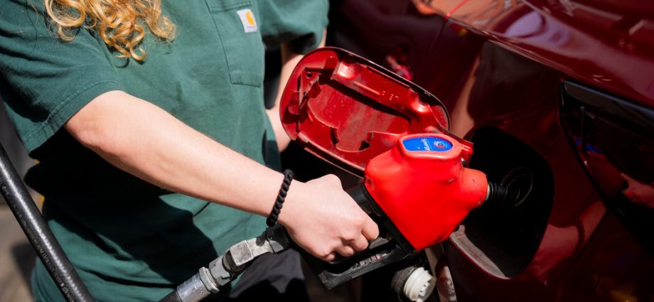 fuel-prices-drive-sales-of-evs,-just-not-in-the-us.