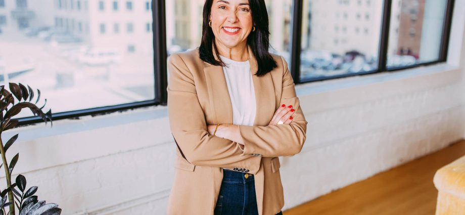 denise-powell-wins-democratic-primary-for-top-house-battleground-district-in-nebraska
