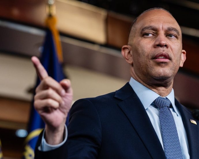 hakeem-jeffries-warns-the-‘ghost-of-the-confederacy’-is-still-haunting-america
