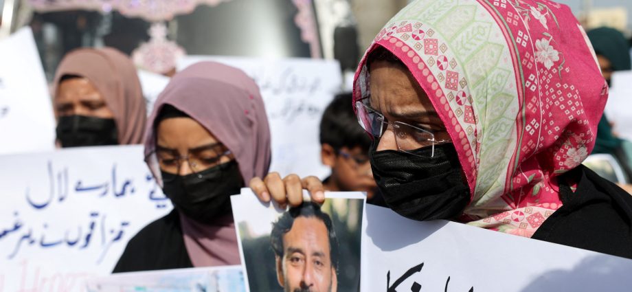 families-demand-release-of-pakistani-crew-captured-by-somali-pirates