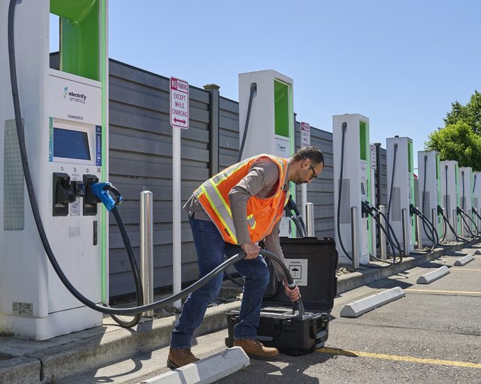 fluke’s-fev500-acts-as-a-virtual-ev-to-test-dc-fast-chargers,-replacing-three-separate-instruments