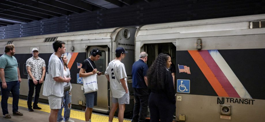 world-cup-train-and-shuttle-bus-ticket-prices-cut-in-new-york,-new-jersey