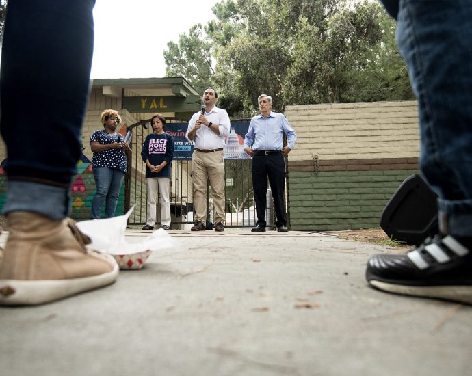 democratic-grassroots-group-to-target-more-than-60-races-with-canvassing-effort