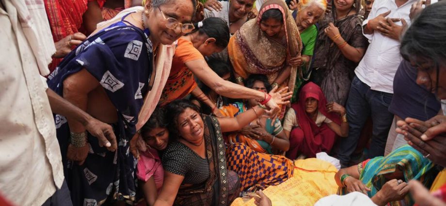 dust-storms-and-lightning-kill-at-least-96-people-in-northern-india