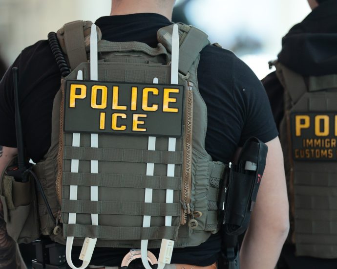 dhs-is-working-on-smart-glasses-for-ice-agents.-democrats-say-it’s-a-threat-to-privacy